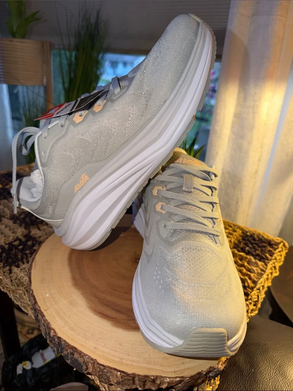 Avia AVI-Move Women’s 7 Wide Gray Memory Foam Athletic Sneakers NWT